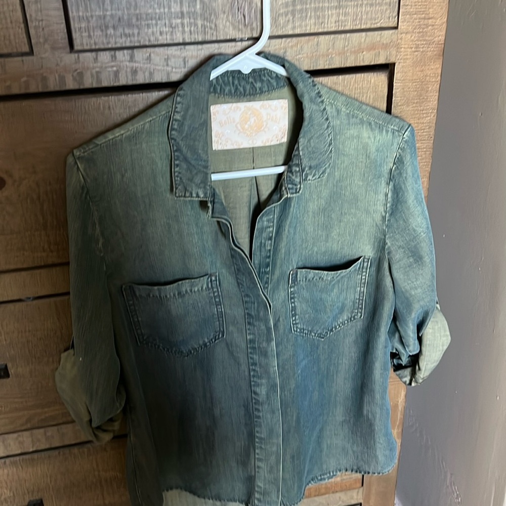 Blue chambray with tan undertone 3/4 length blouse